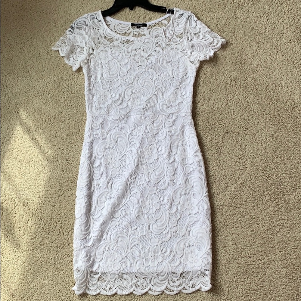 White flower embroidery dress